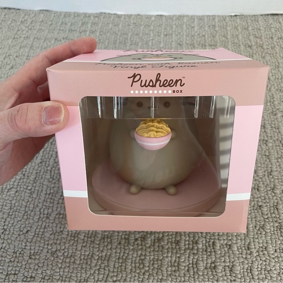 Pusheen Accessories - NIB Pusheen with ramen vinyl figure